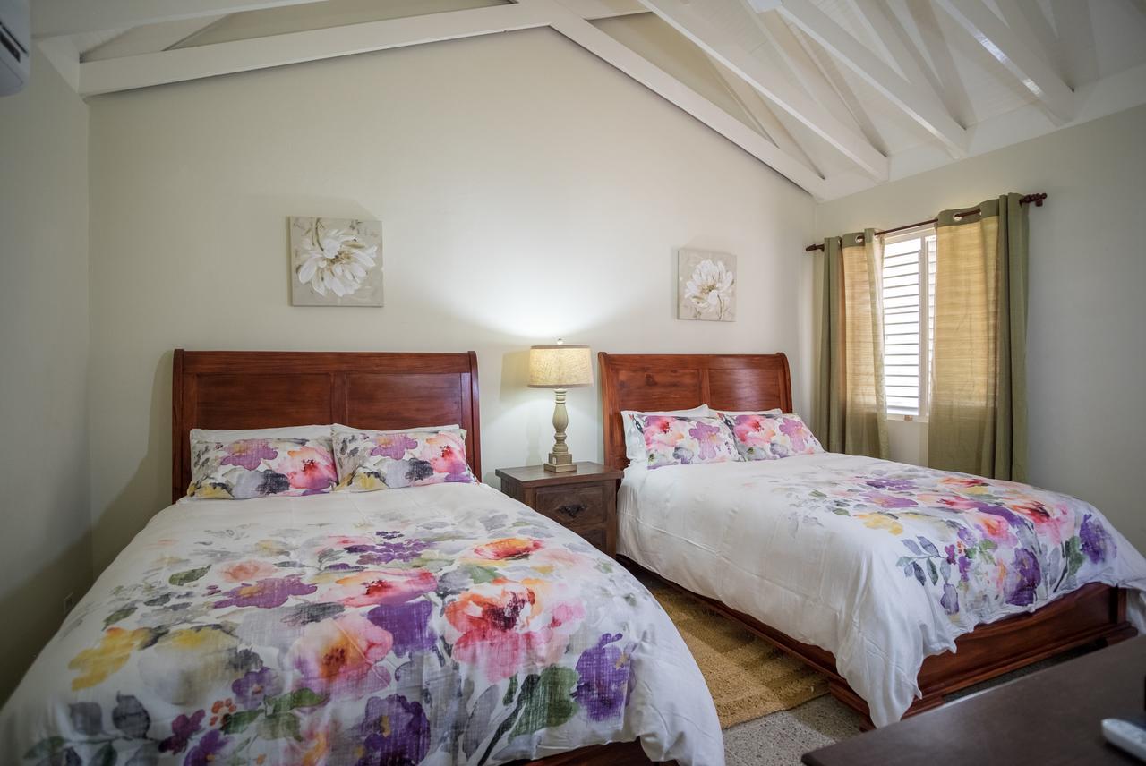 Sunspot Villa Runaway Bay Exterior photo