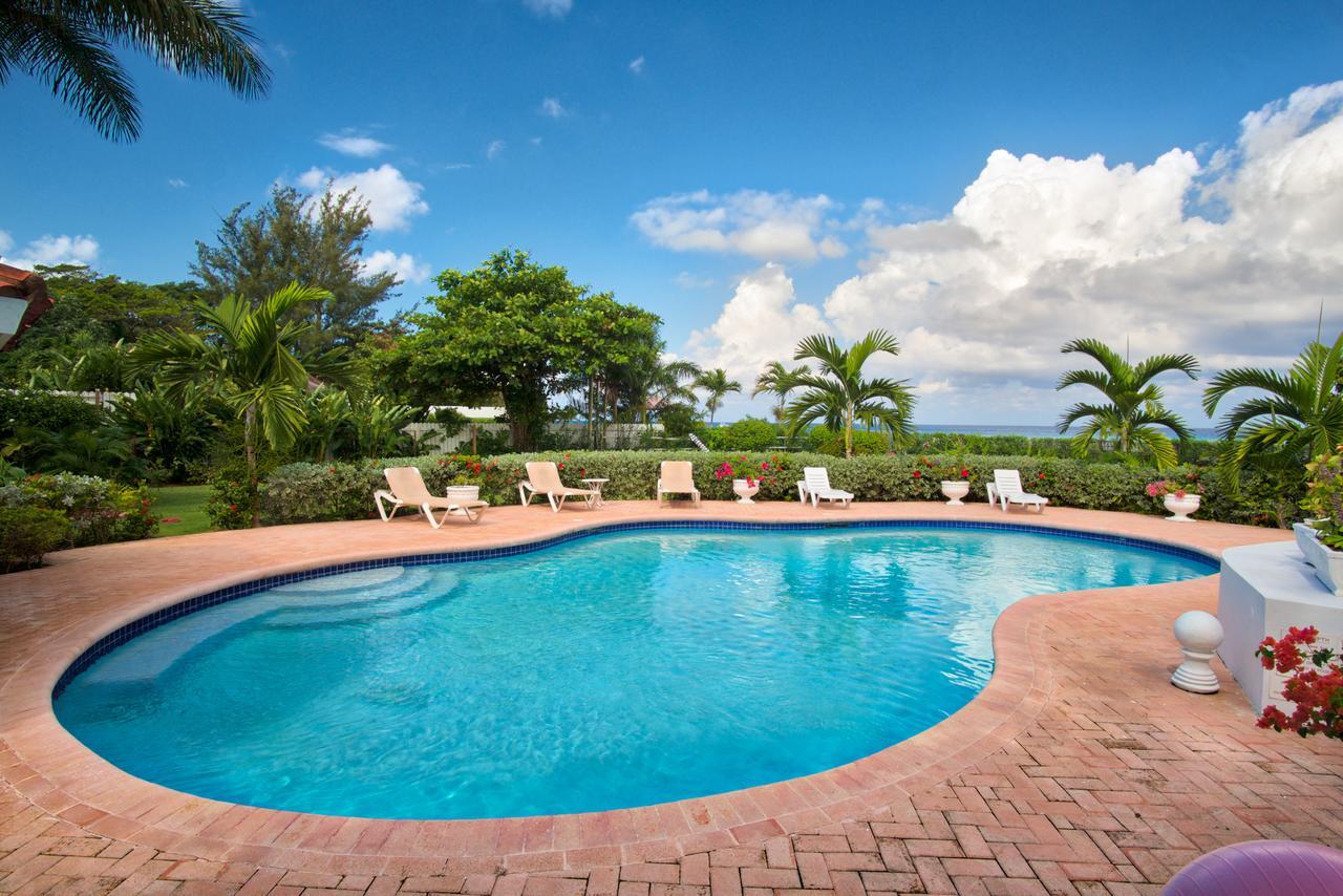Sunspot Villa Runaway Bay Exterior photo