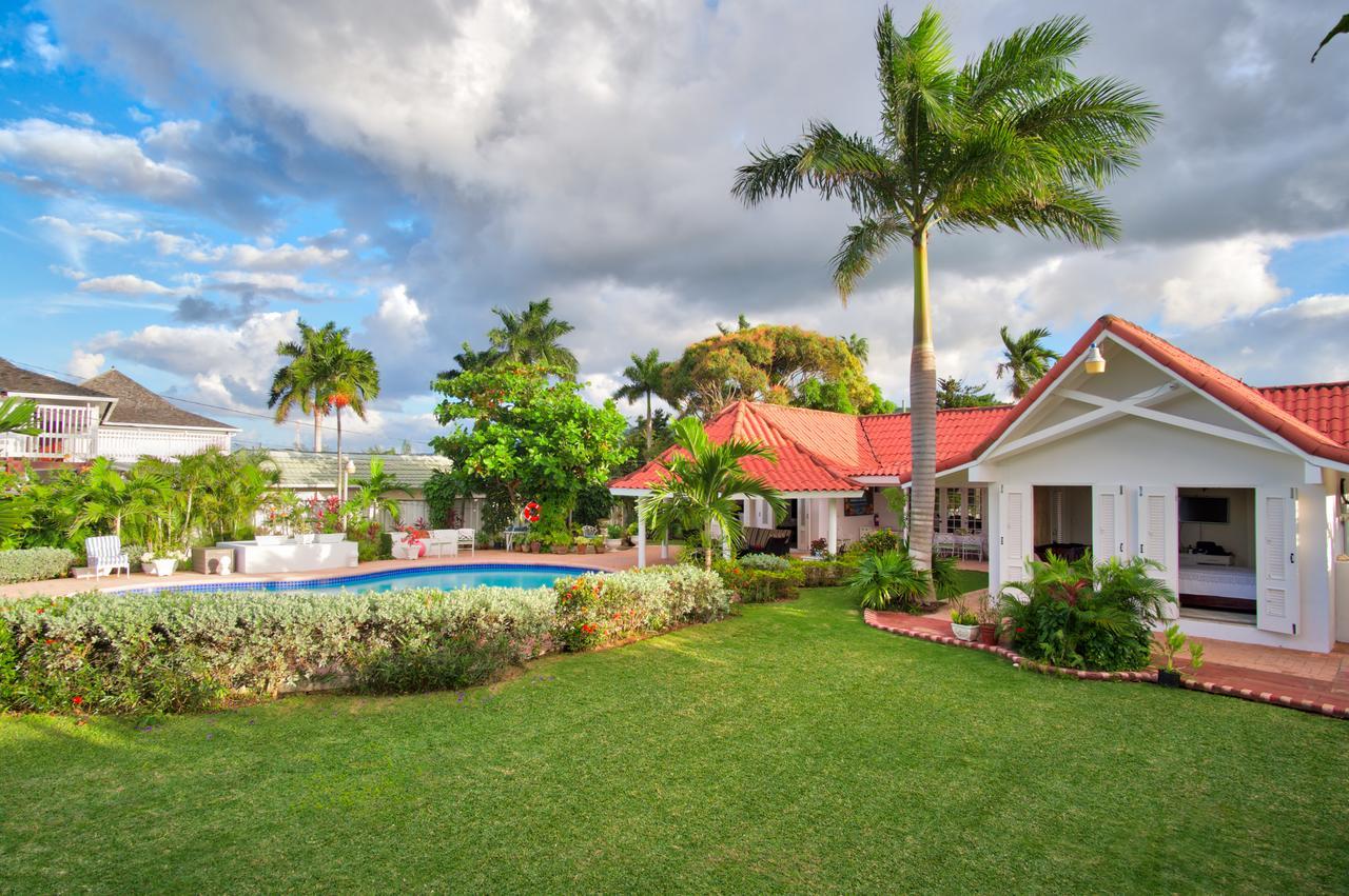 Sunspot Villa Runaway Bay Exterior photo