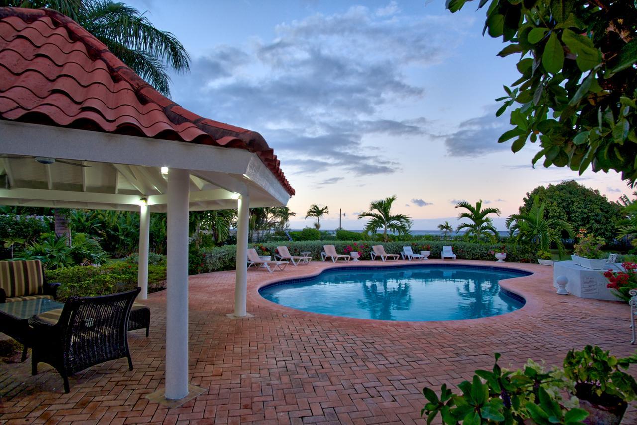 Sunspot Villa Runaway Bay Exterior photo