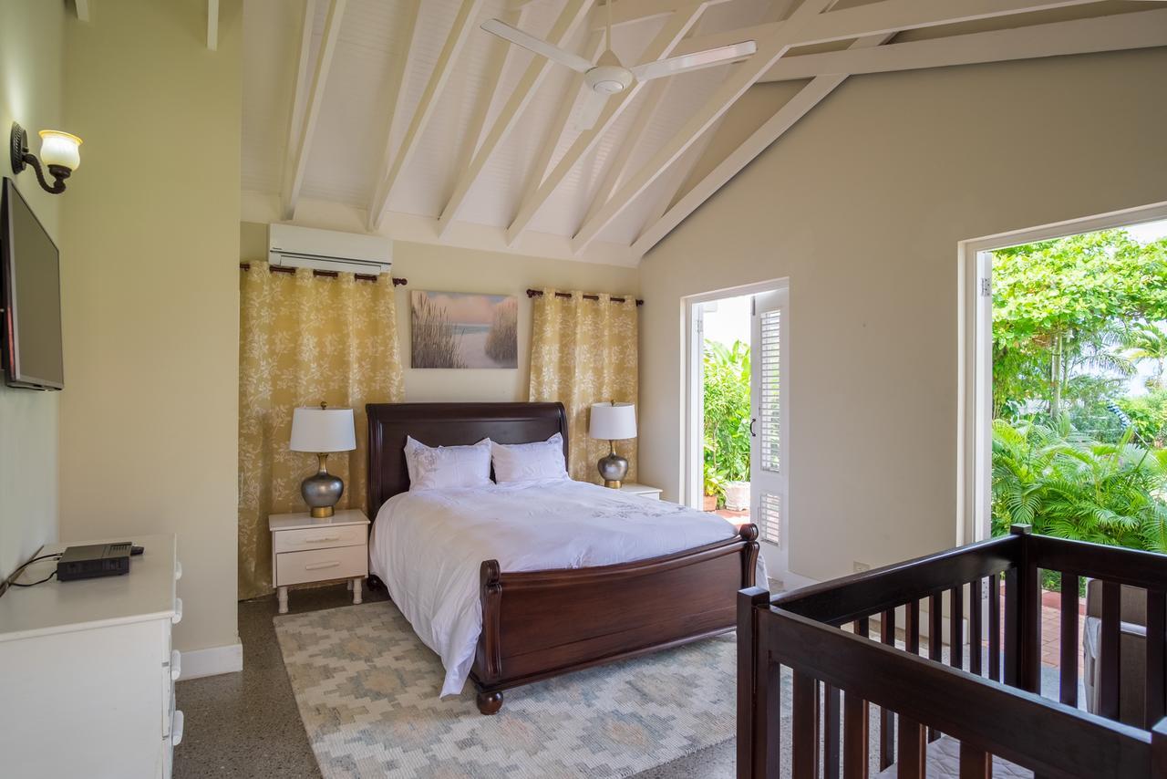 Sunspot Villa Runaway Bay Exterior photo