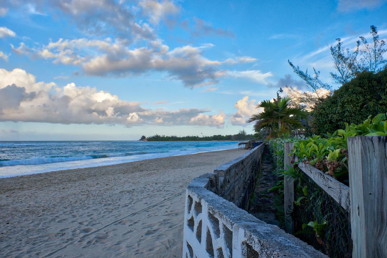 Sunspot Villa Runaway Bay Exterior photo