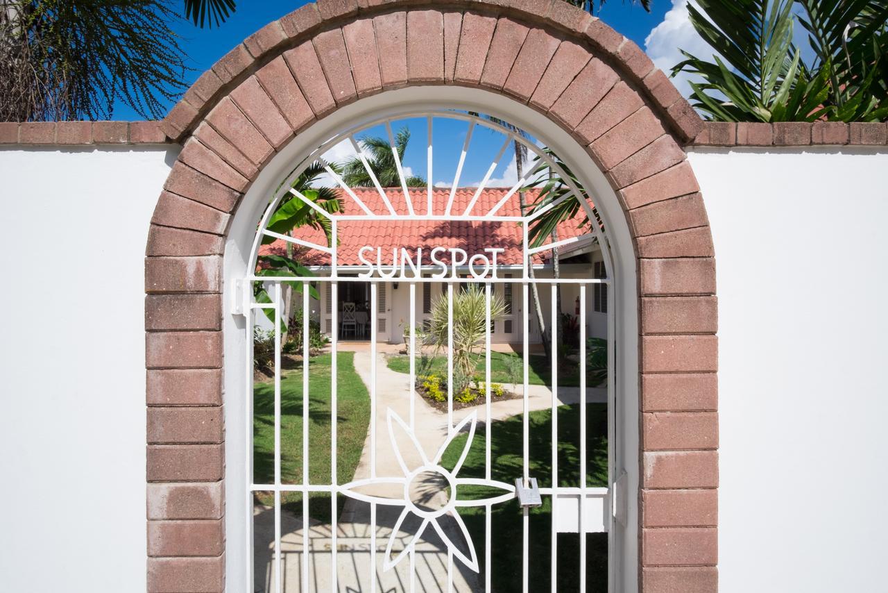 Sunspot Villa Runaway Bay Exterior photo
