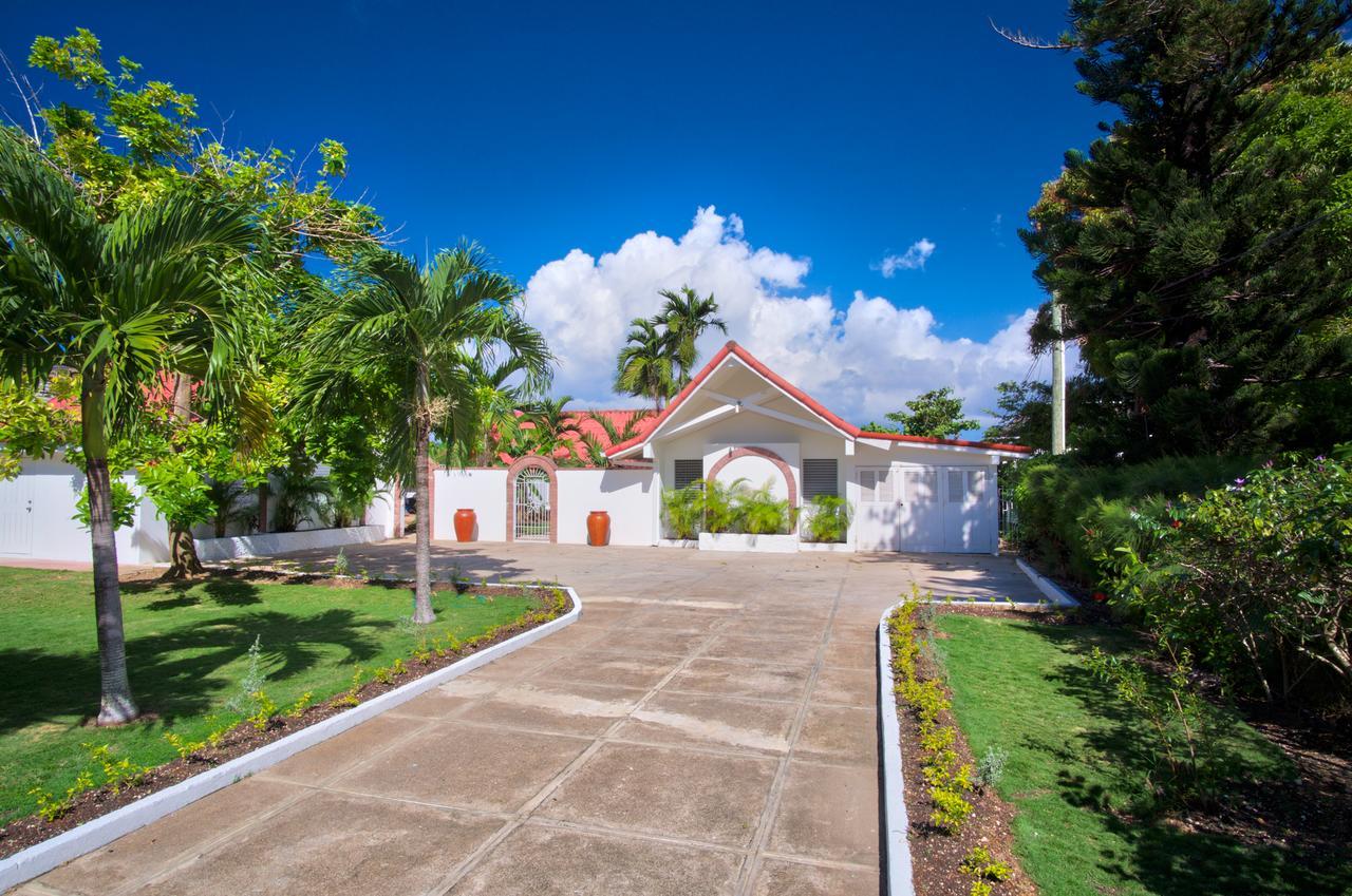 Sunspot Villa Runaway Bay Exterior photo