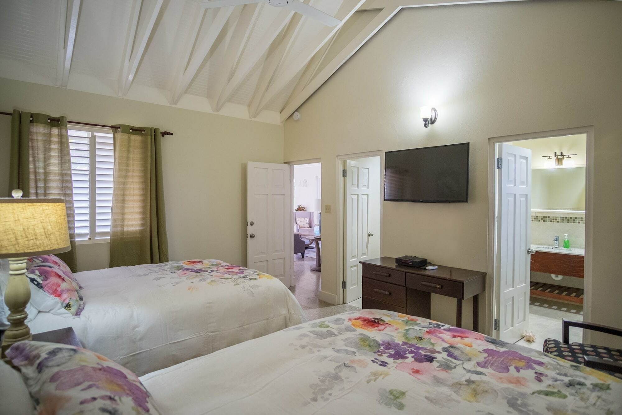 Sunspot Villa Runaway Bay Exterior photo